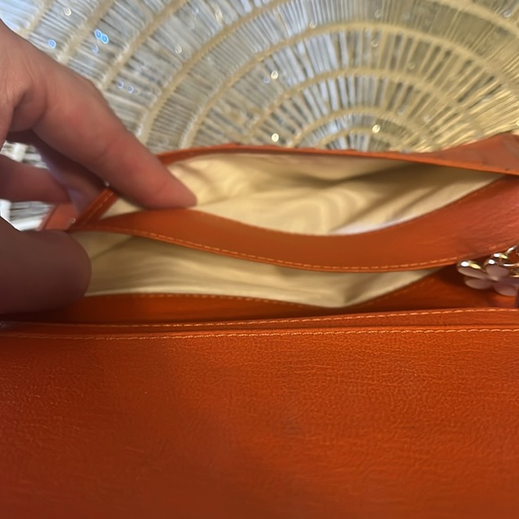 Well loved orange Chanel wallet - Picture 9 of 12